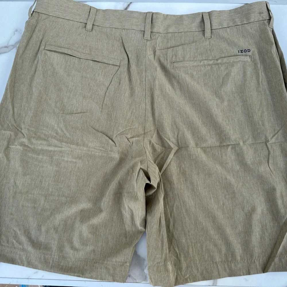 Men’s Izod Khaki Shorts. Size: W40 - Picture 3 of 5